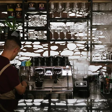 Trofonios Boutique מלון 3*