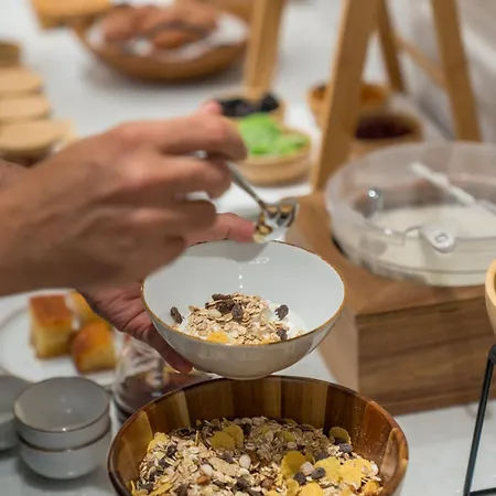 Trofonios Boutique מלון 3*