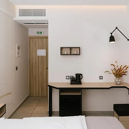 מלון Trofonios Boutique 3*