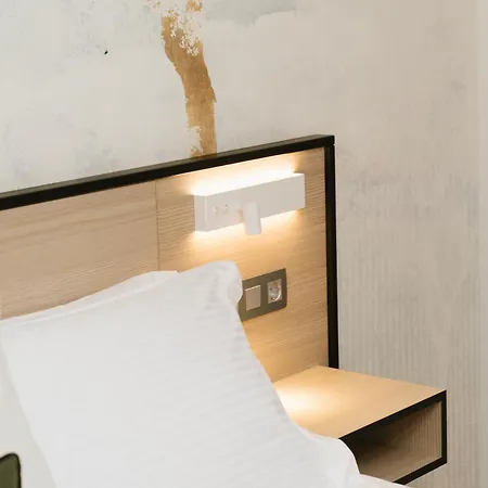 Trofonios Boutique מלון 3*