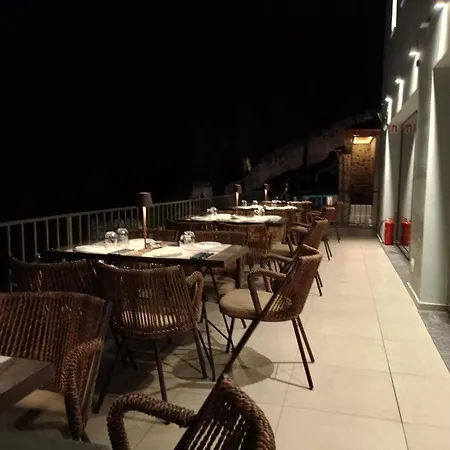 מלון Trofonios Boutique 3*