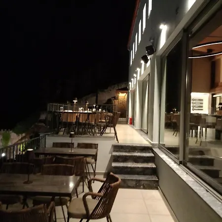 מלון Trofonios Boutique